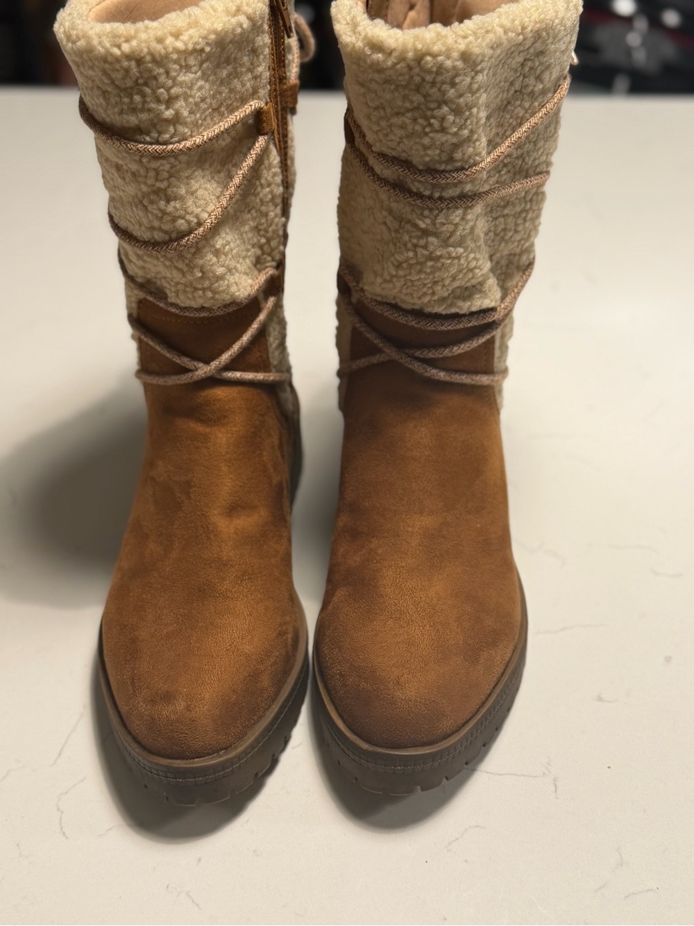 ✨👢 Women’s Size 9.5 Stylish Boots – Worn Once, Like New! 👢✨